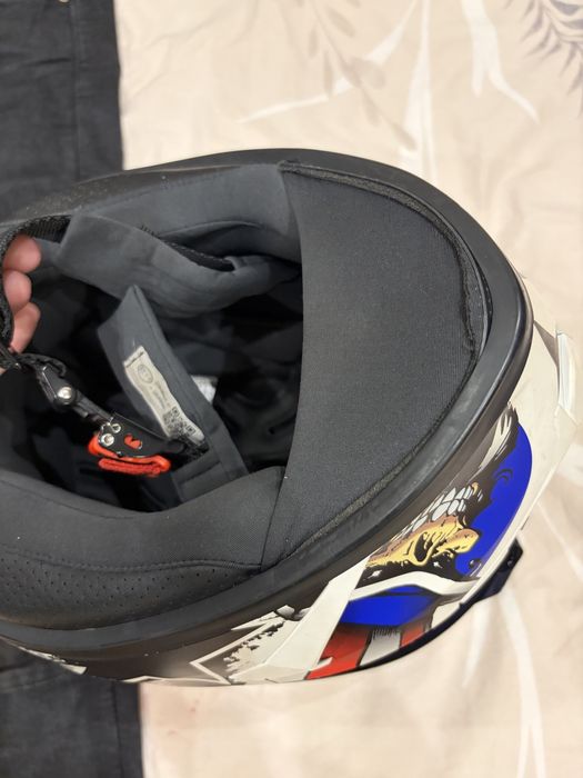 Мото екипировка - яке, дънки, каска и ръкавици