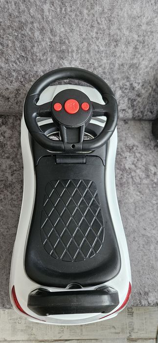 Продавам детска кола за бутане без родителски контрол