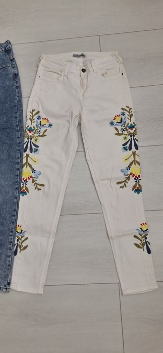 Vand 3 perechi de blugi zara la 45 lei toti +cadou