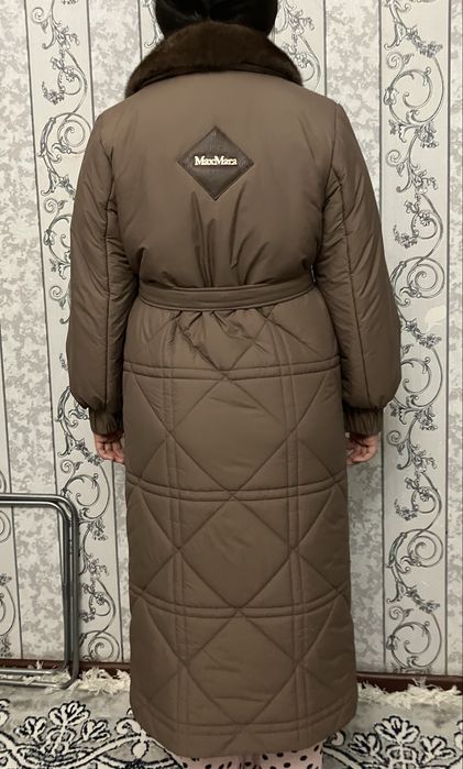 Продам пальто Max Mara, наполнитель верблюжка, норковый воротник