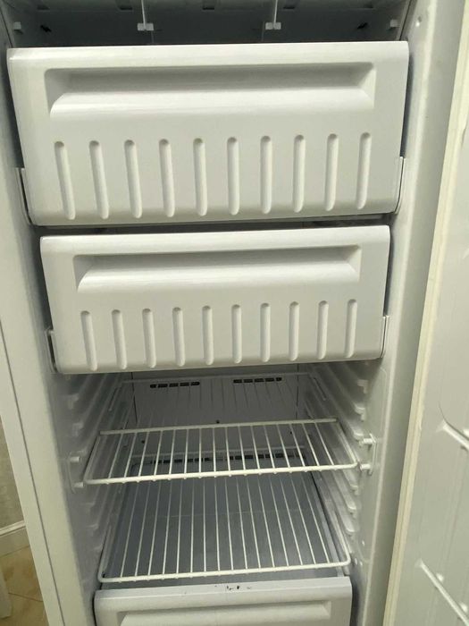 Морозильник INDESIT в нерабочем состоянии
