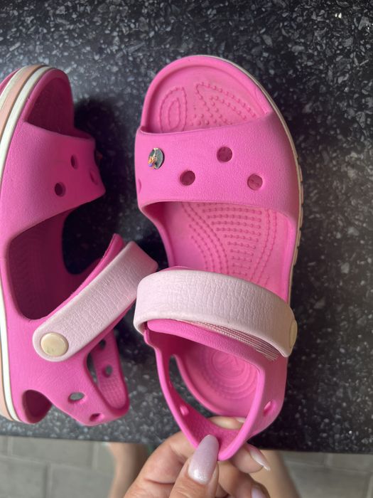 Сандалии отдам безплатно Crocs С11
