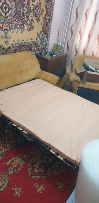 Диван с двумя креслами