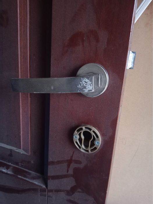 Продам межкомнатный дверь