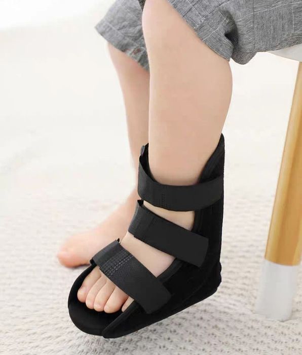 Деротационный детский ортез для голеностопа сапожок брейс фиксатор