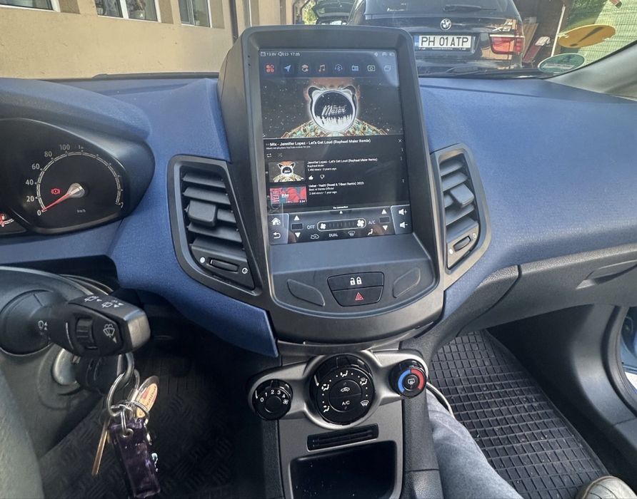 Vand si montez navigatii auto, camere marsarier, camere trafic