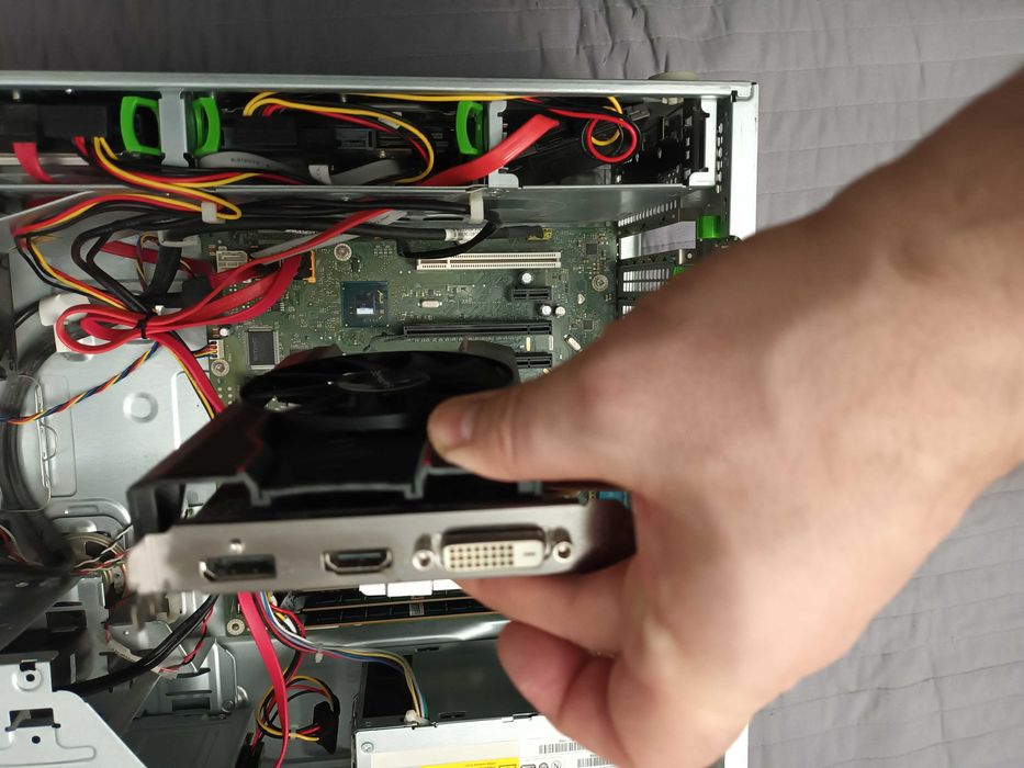 PC Gaming  Fujitsu | Xeon E3 (i7) | 32GB RAM | SSD + 1TB HDD | RX 550