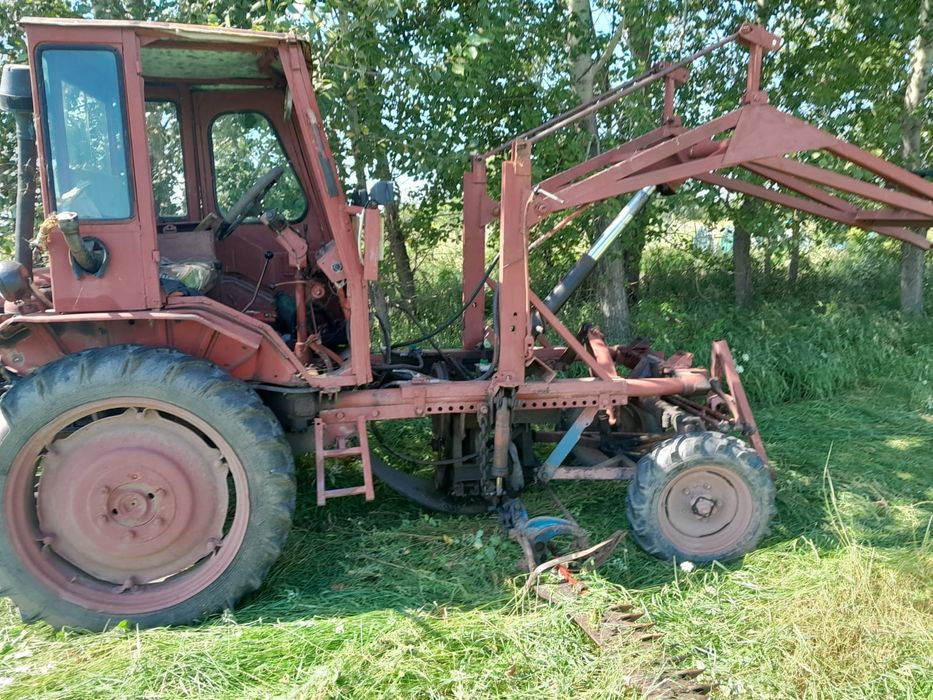 Продам трактор Т16