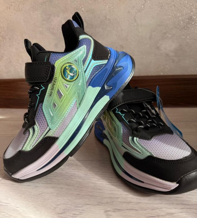 Кроссовки.  Качество супер 
Бағасы 5000тг