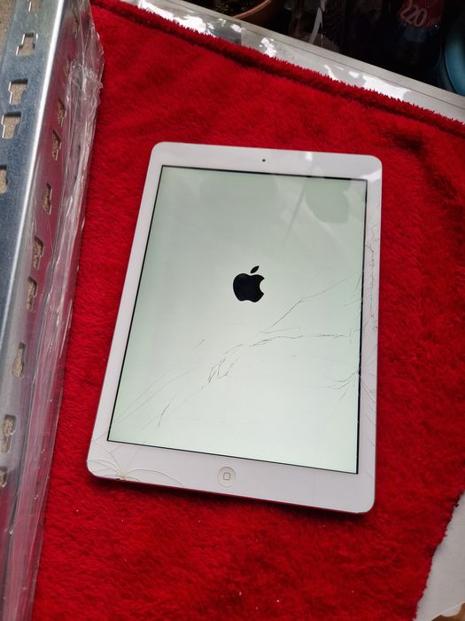 Tableta ipad pentru piese