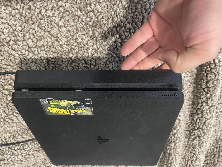 PlayStation 4 Slim 1TB + 2 Manete + Call of Duty