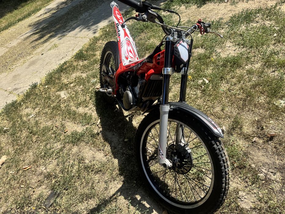 Vând Beta Evo 300 2T (2020) –  Stare Excelentă / Anvelope Aproape Noi schimb si cu auto