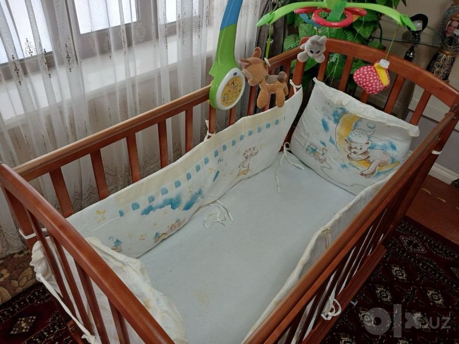 Кроватка колыбелька музыкальная в отличном состояние продам в хор руки