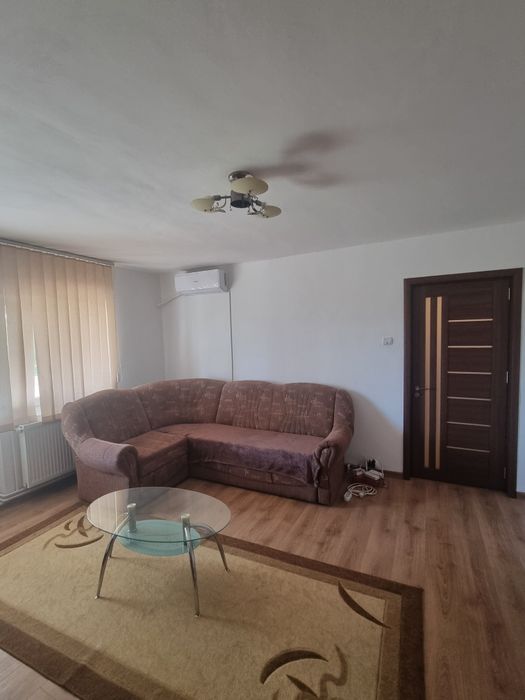 Închiriez apartament