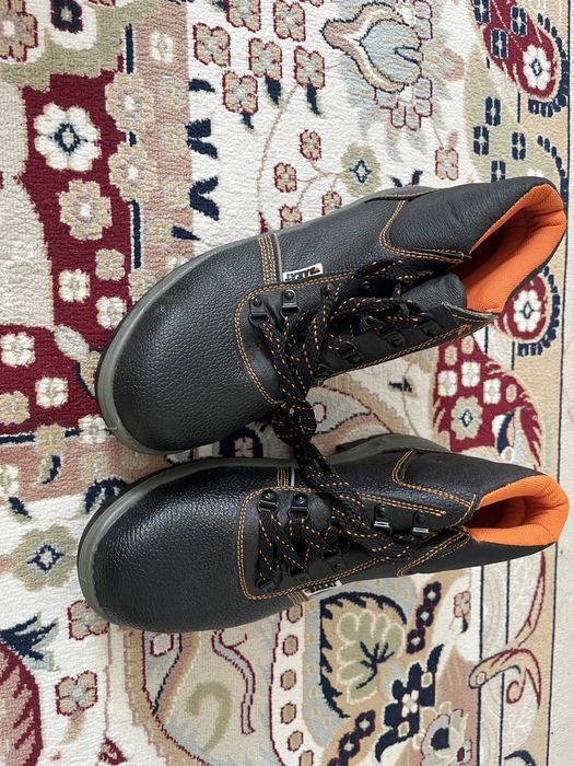 Ботинки         .