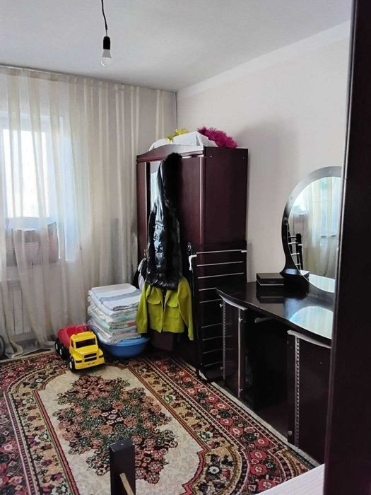 Прадаётся квартира город Чирчик 7 этажке Рощща 4-этаж