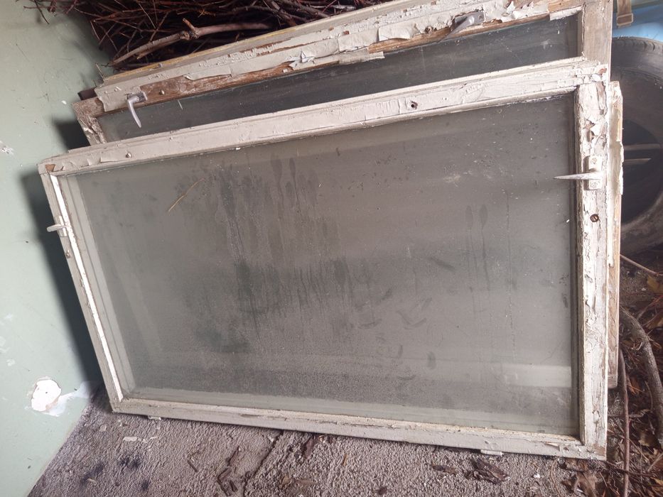 Деревянные рамы со стеклом