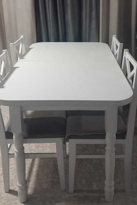 Стол со стульями