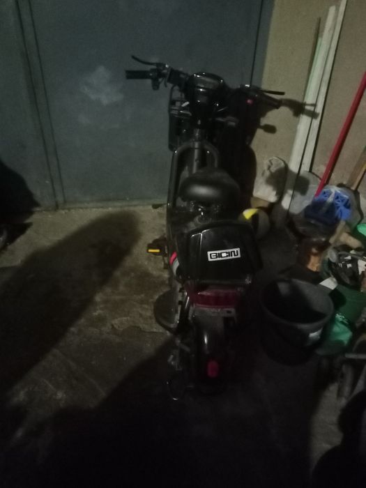 Продам электро скутер ск8