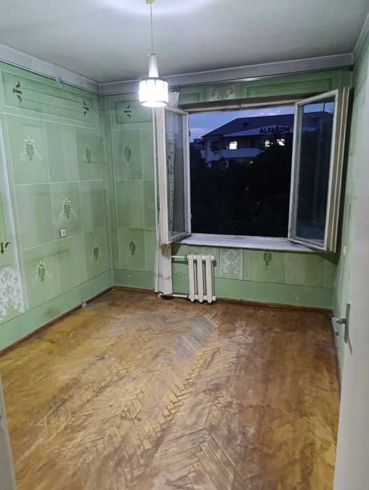 Собственник: Продается 4-комнатная квартира на Ц6,  метро Минор, центр