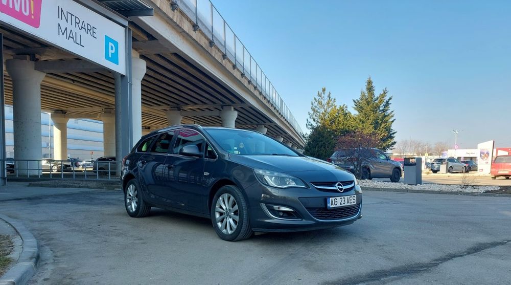 De vânzare Opel Astra J, an 2016, Full options, stare foarte bună. Pret 4700 Euro