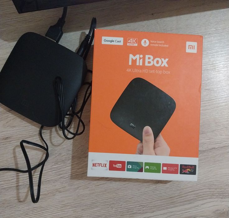Смарт приставка Xiaomi для телевизора. Пульт голосовой.