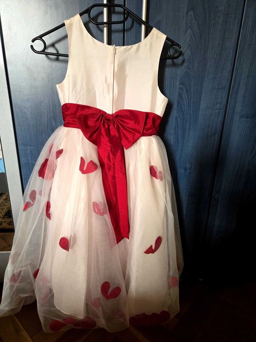 Rochie elegantă pentru o fată
