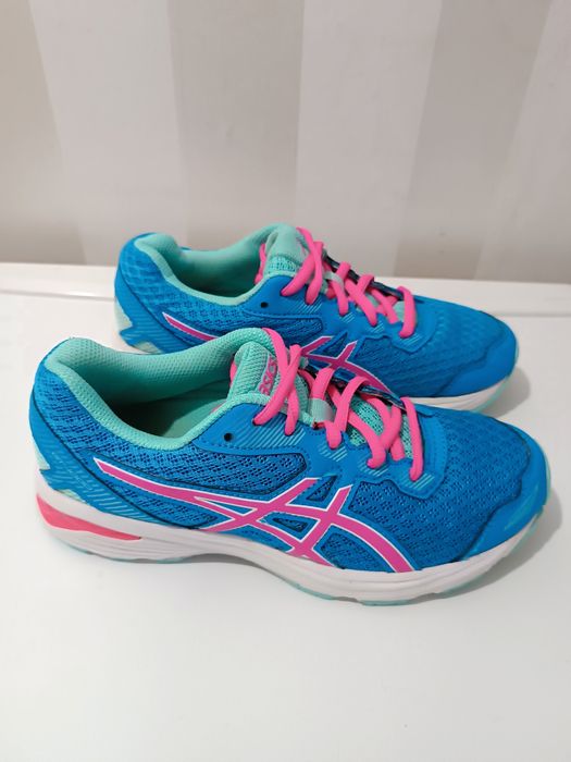 Дамски спортни маратонки