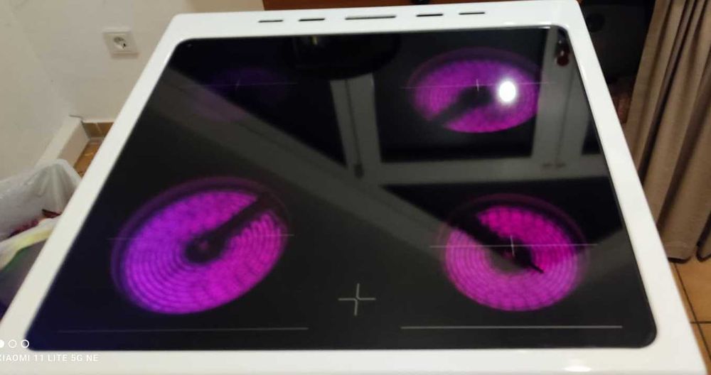 Aragaz electric SHARP cu plita Vitroceramica 4 ochiuri 60x60x80cm