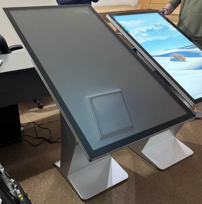 K-stend sensorli kiosk 43"