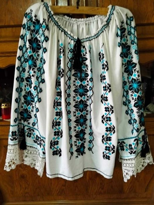 Vând Costum Popular