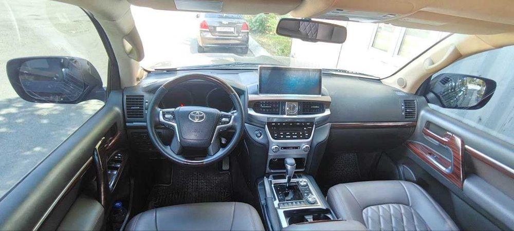 Toyota Land Cruiser 200 | VIP поездки и трансфер услуги Ташкент |
