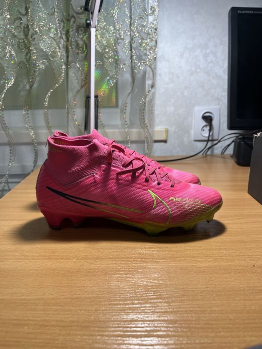Nike mercurial pink