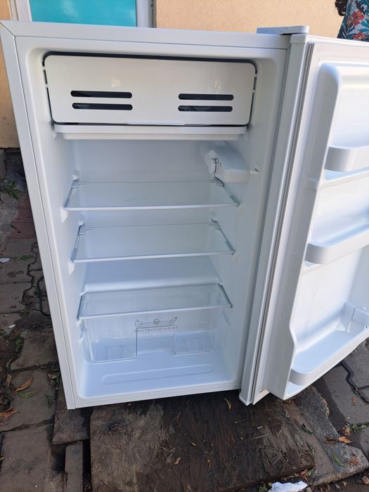 Vand frigider starlight 93l