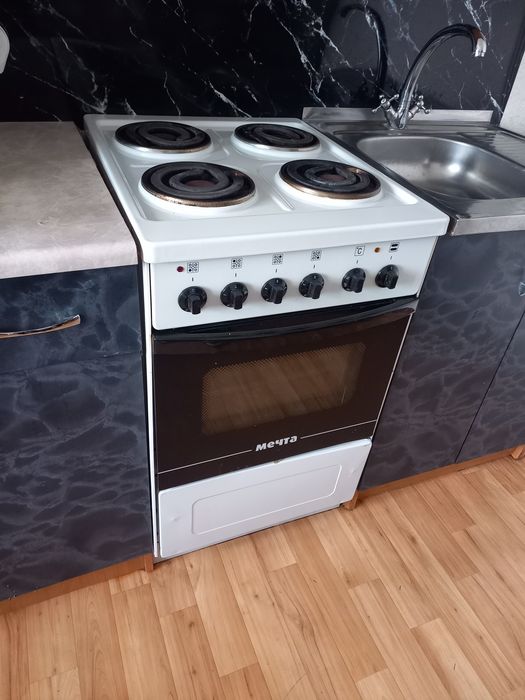 Продам эл.плиту Мечта 4 конфорки + духовка