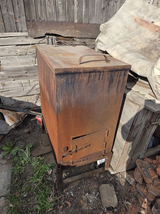 Продам коптилку на подставке.