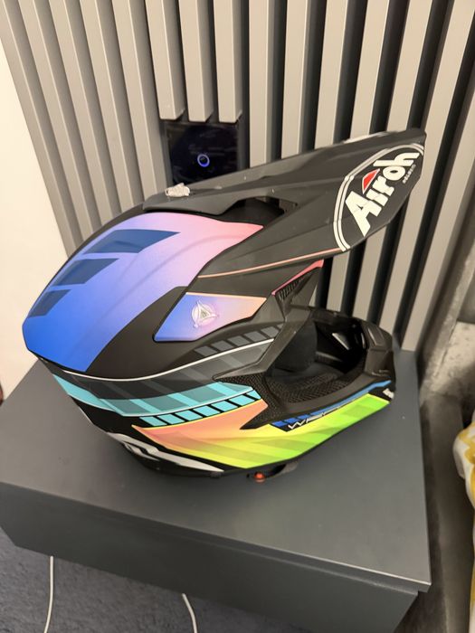 vand casca airoh marimea S