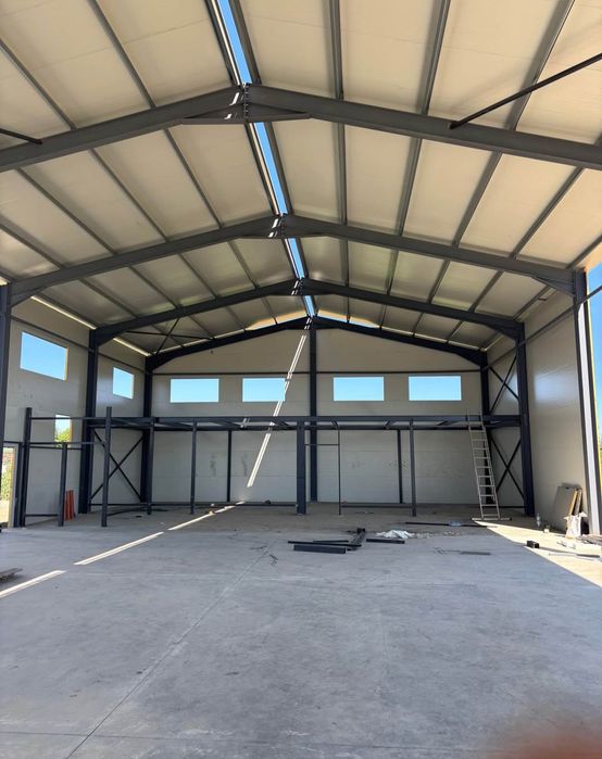 Structuri metalice complete pentru hale, cu lățimi de 5x20x4 m, 6x20x4 m, 8x20x4 m, 10x20x4 m, 12x20x4 m, 14x20x4 m, 16x20x4 m, 18x30x4 m și 20x50x4 m