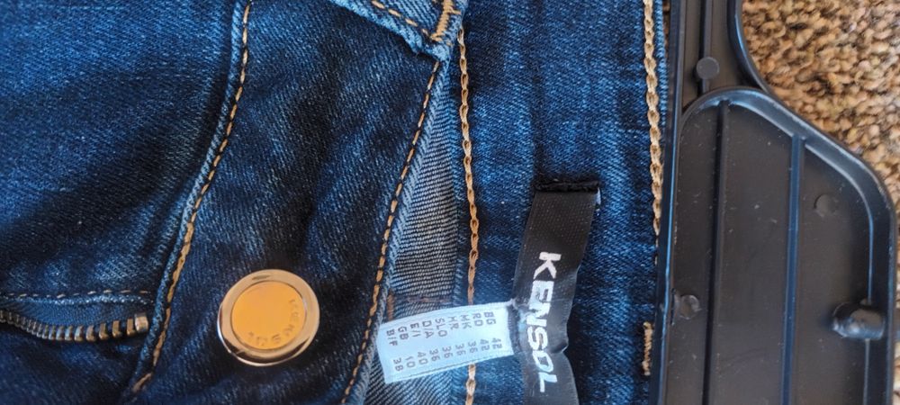 Еластични дънки на марката Кенсол, Kensol