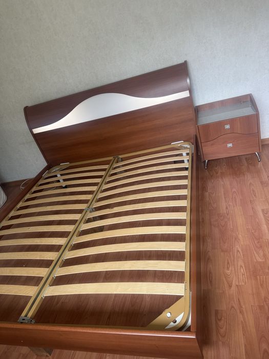 Кровать двуспальная с тумбами