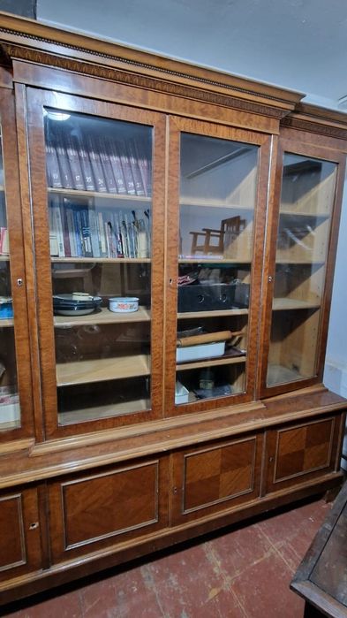 Шкаф сервант эпохи СССР