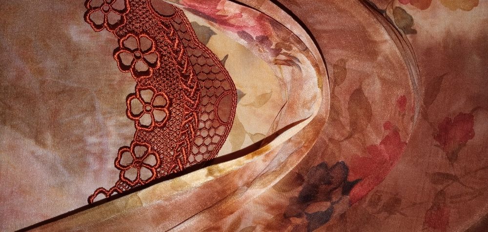 Блузки за празници и делници