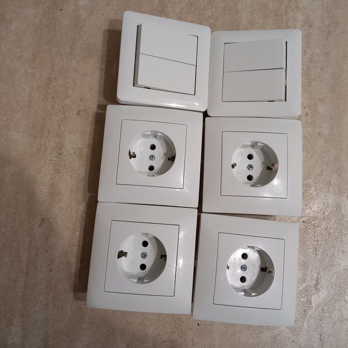 Розетки и выключатели