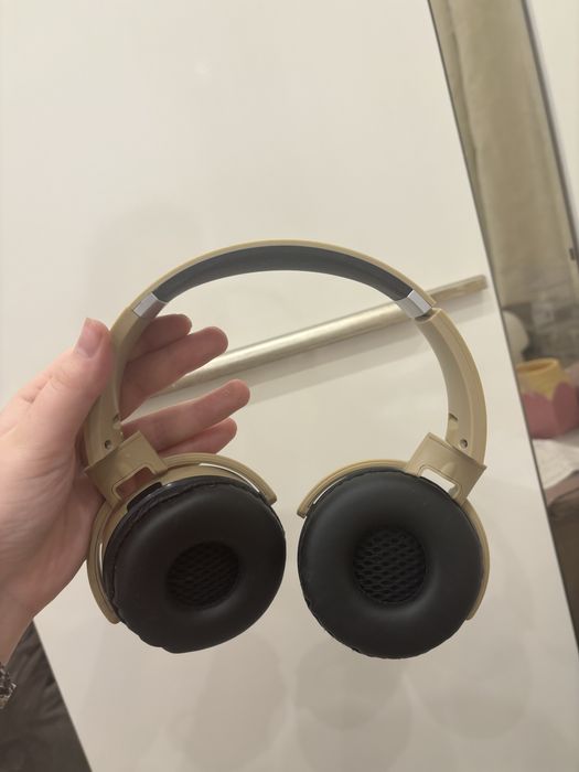 Слушалки JBL wireless  бежави / кафеникави