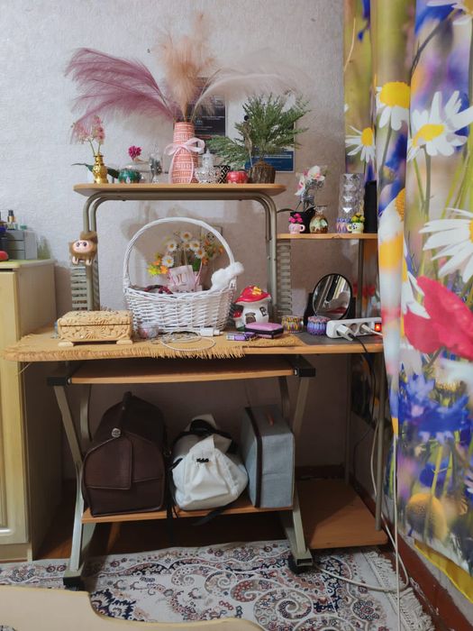 Компьютерный стол б/у в нормальном состоянии, самовывоз.