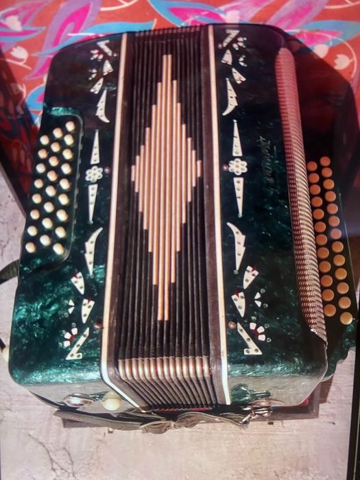 Продам гармонь б/у