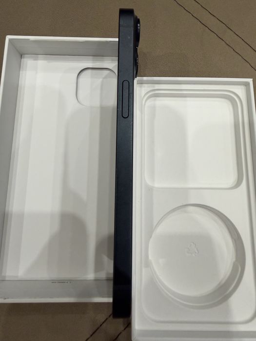iPhone 14 и зарядно