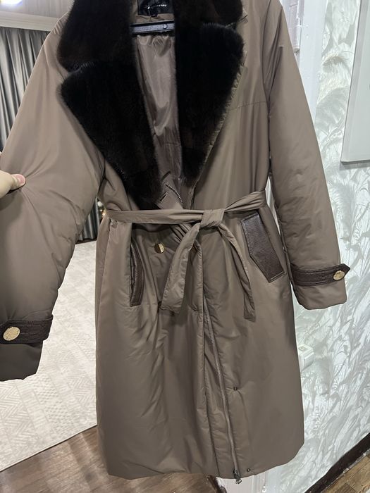 В продже куртка женская