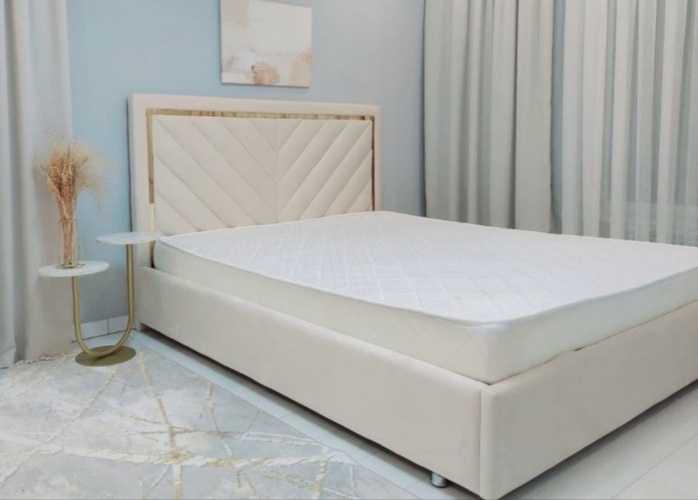 Двуспальная кровать