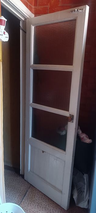 Двери б/у дерево с рифлёным стеклом